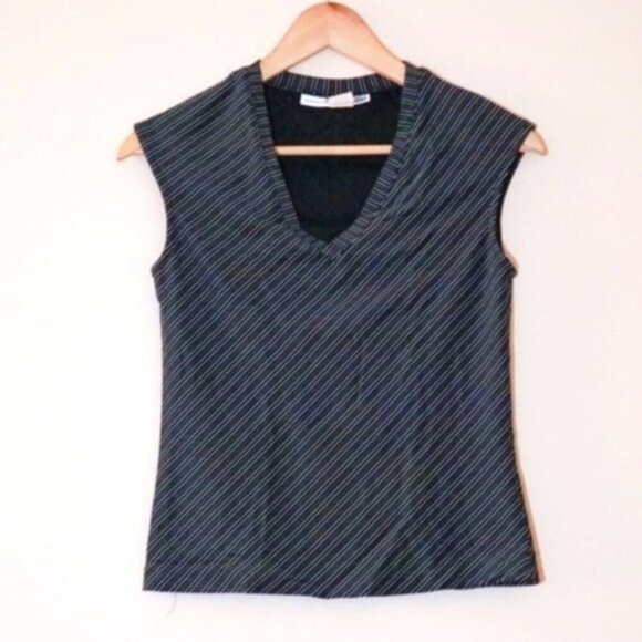 Black and White Stripe V-Neck Sleeveless Top - Picture 1 of 4